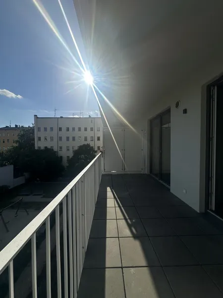 Helle 2-Zimmerwohnung mit Sonnenbalkon zum Innenhof * Einbauküche * Ruhige Lage in Moabit — photo 1